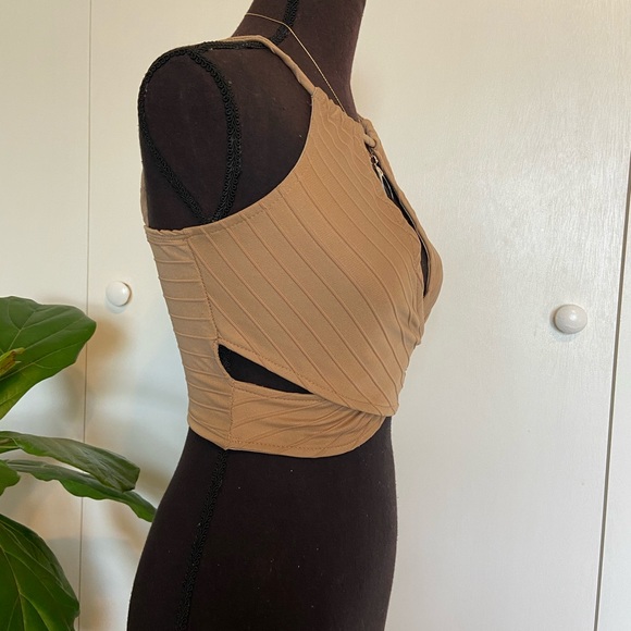 Super Cute High Neck Wrap Tank Top - Picture 4 of 11